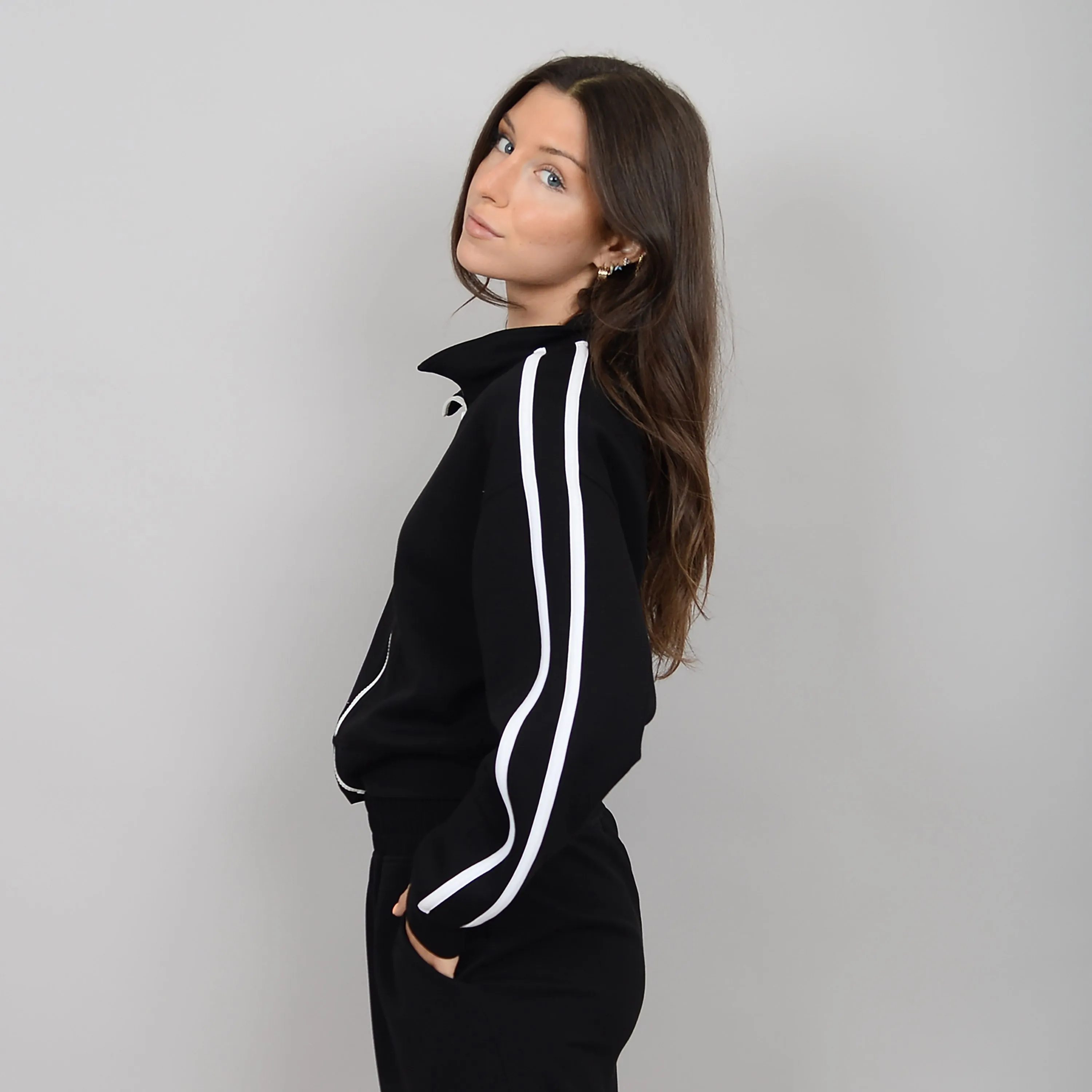 ALISAIE SOFT KNIT ZIP UP - BLACK WHITE