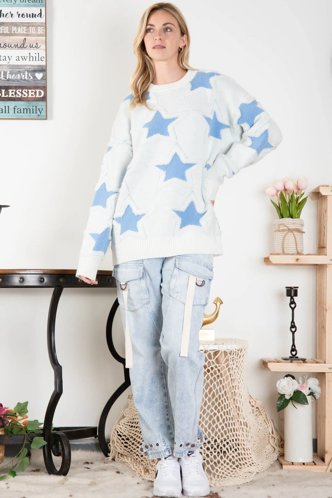 BlueVelvet Star Print Knit Sweater in White-Blue
