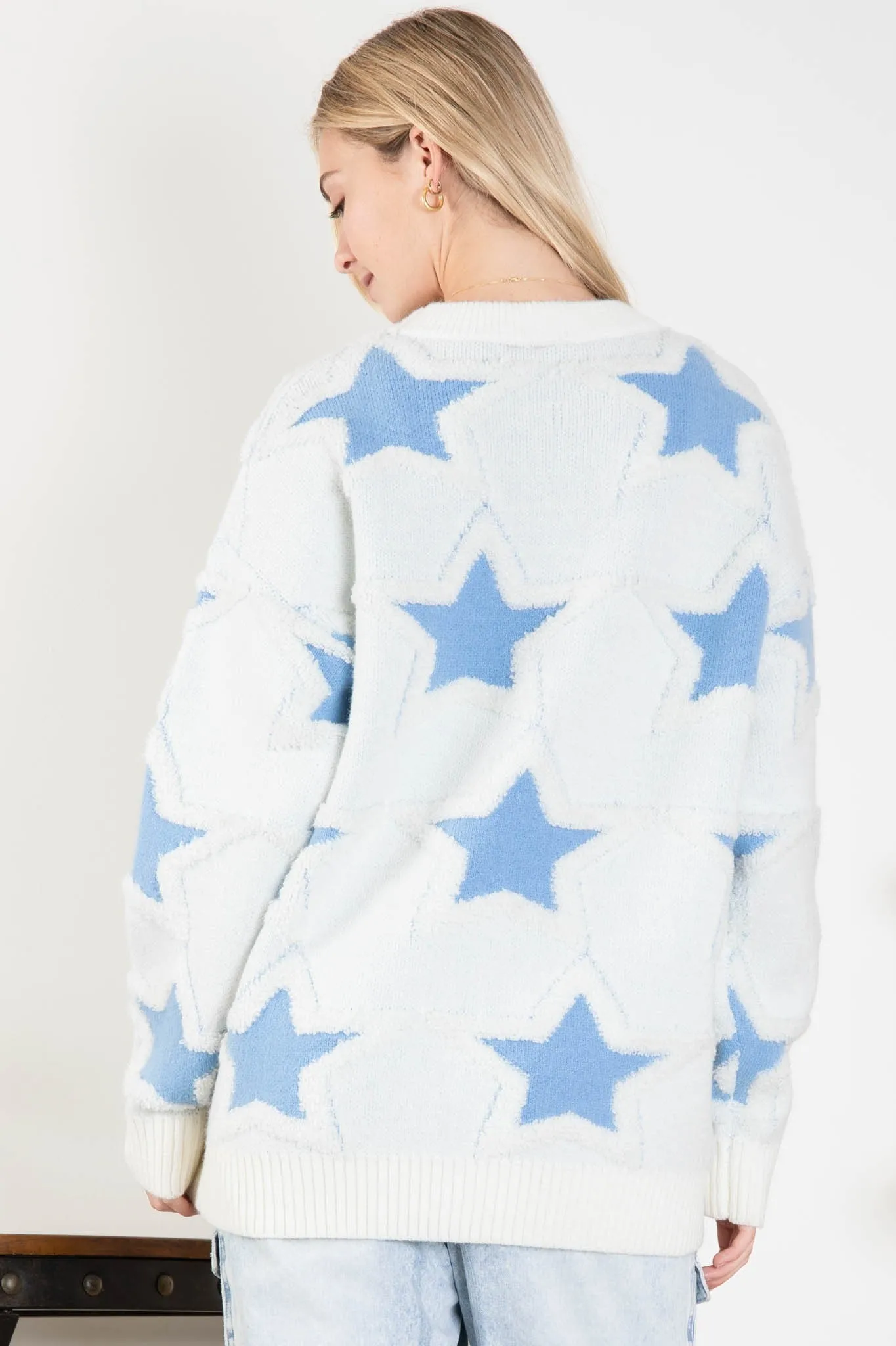 BlueVelvet Star Print Knit Sweater in White-Blue