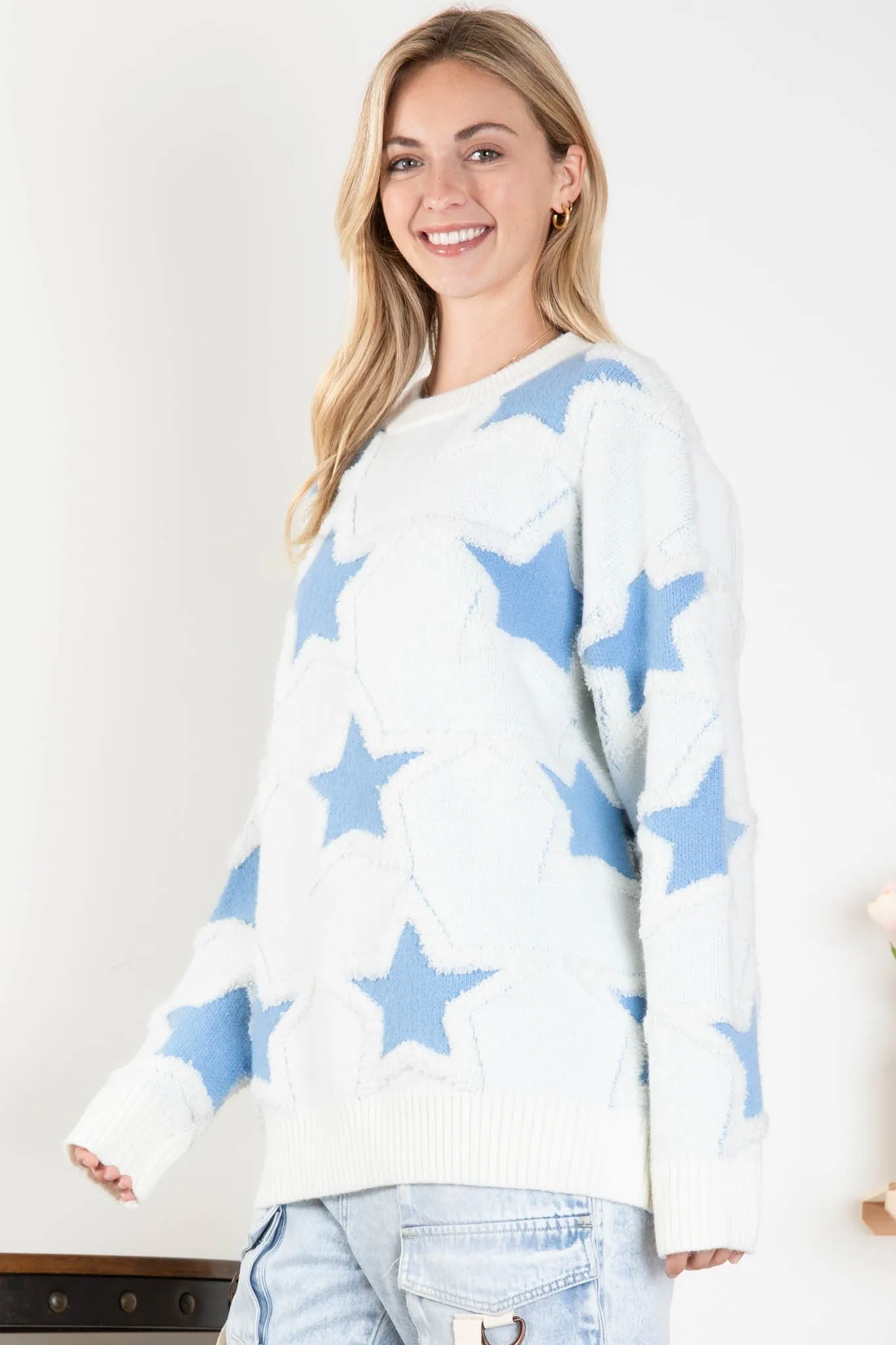 BlueVelvet Star Print Knit Sweater in White-Blue